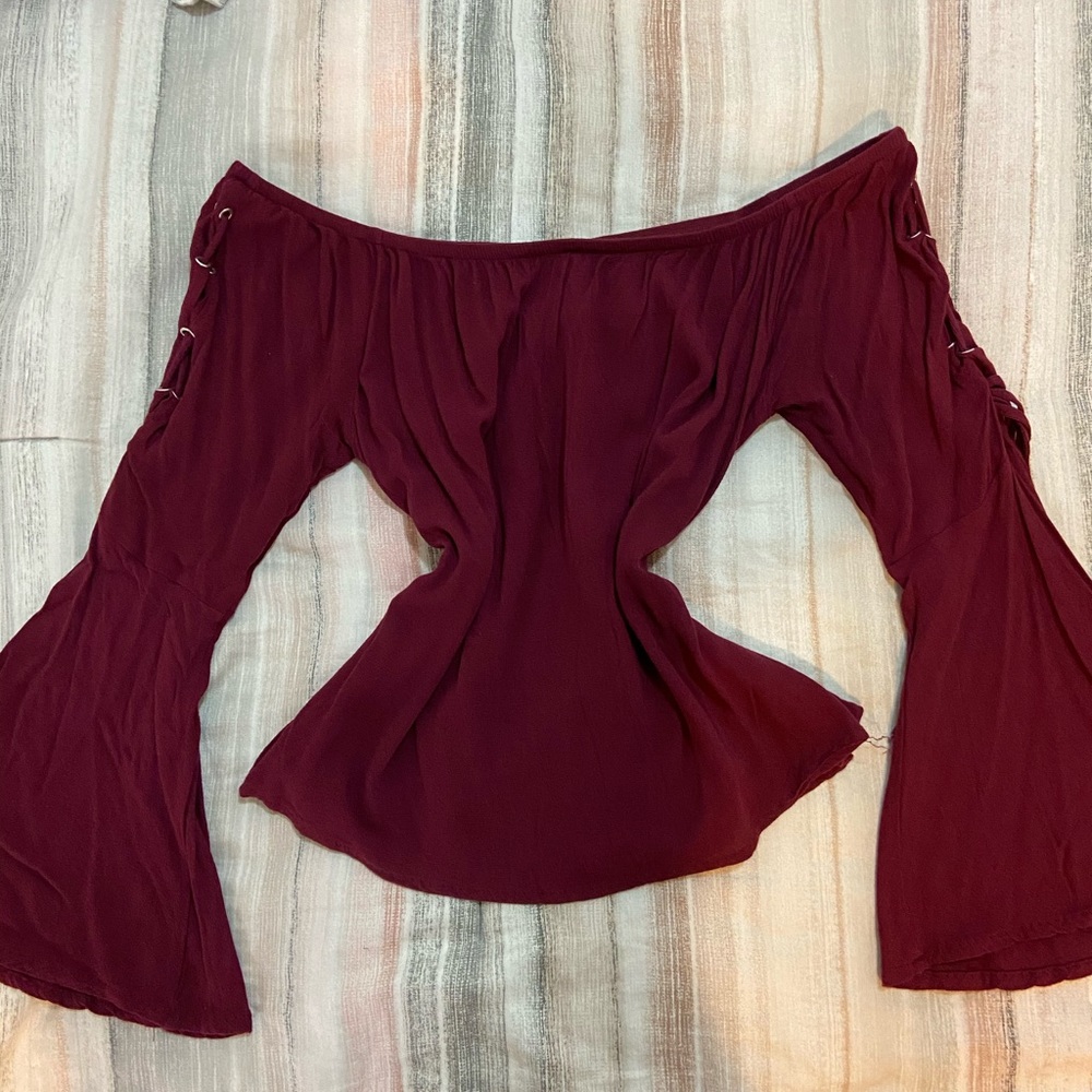 Offshoulder Top - Picture 2 of 3